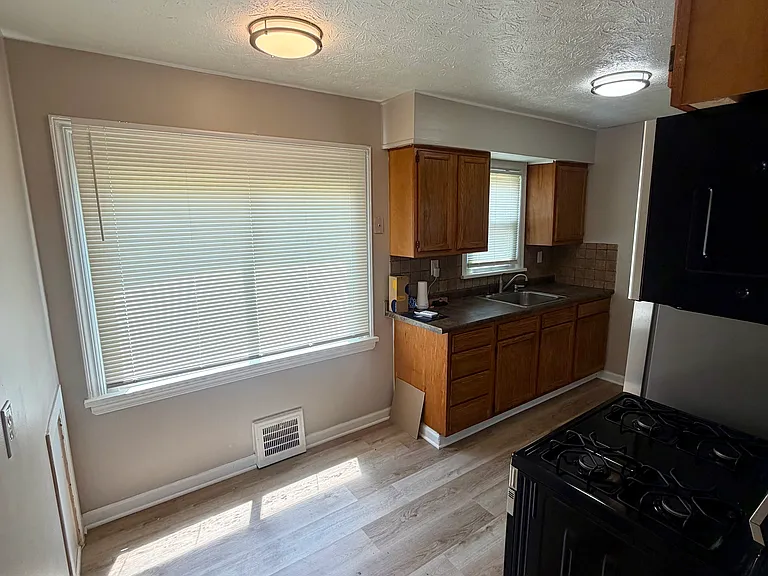 12110 Shady Oak Blvd — Photo 8