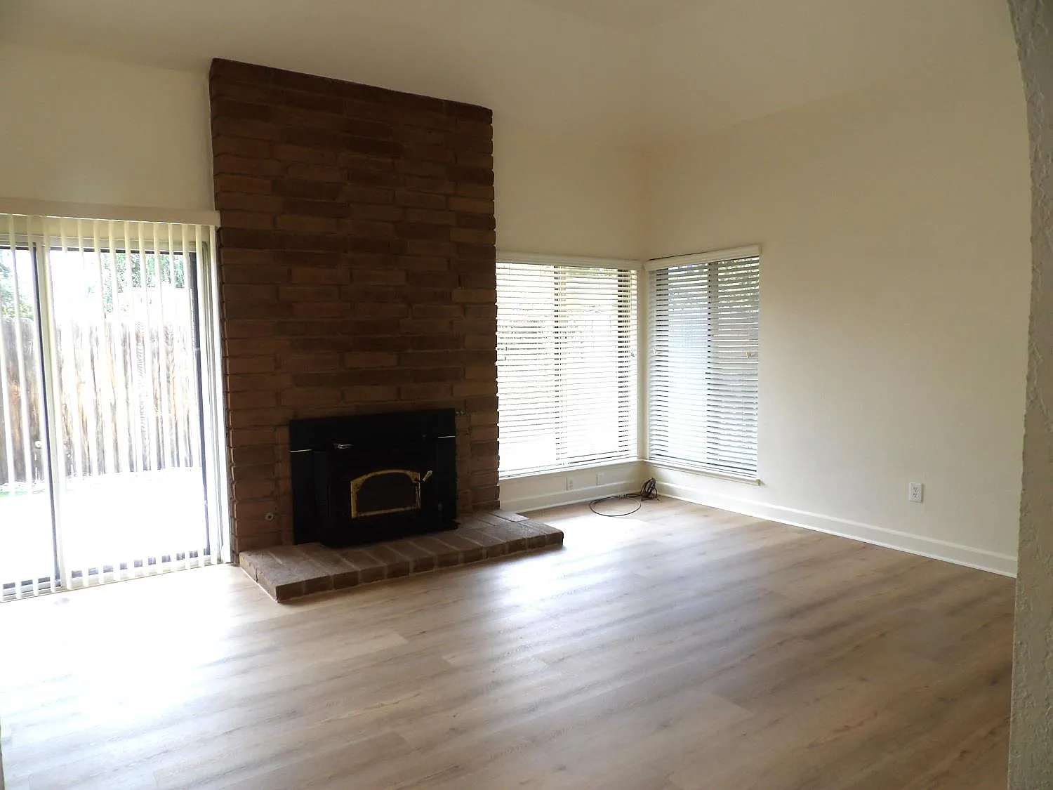 3 bed, 1824 sqft, $2,495 — Photo 3