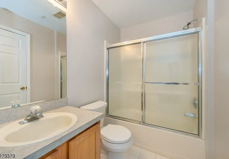 102 Lakeview Ct — Photo 14