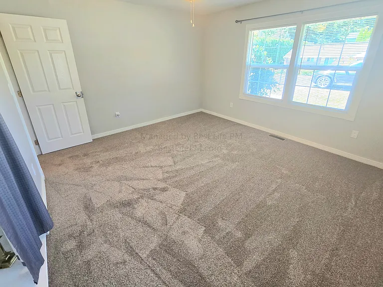 114 SE 218th Ave — Photo 41