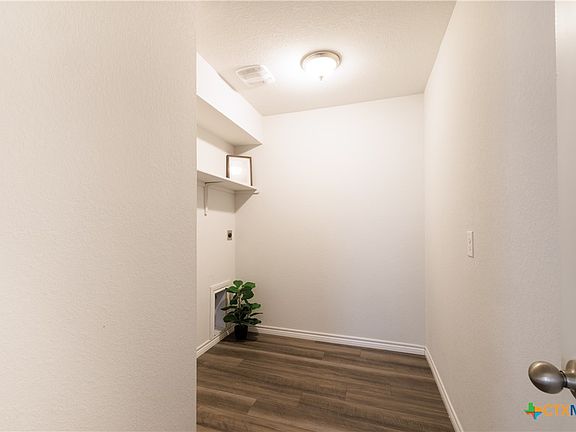 5th image of 5879 Galveston Rd