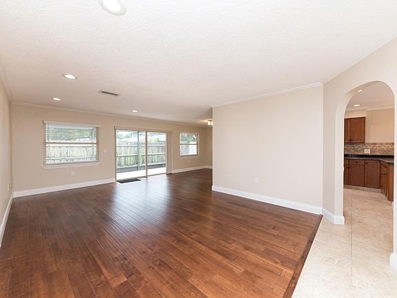 5th image of 3222 Nottingham Ln