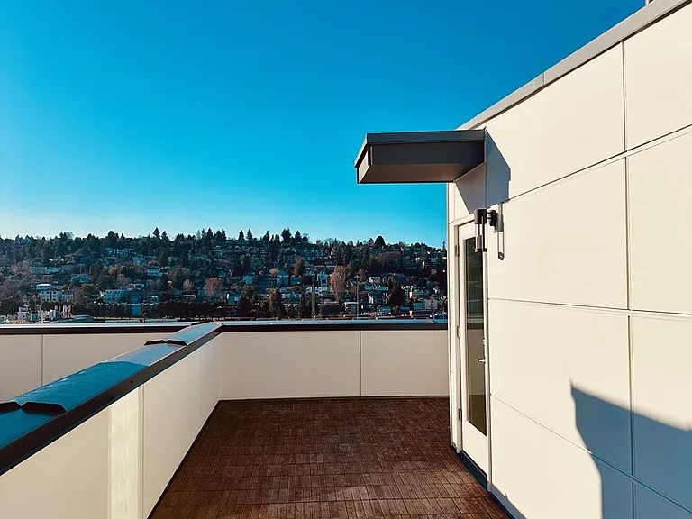 15th Ave W — Photo 27