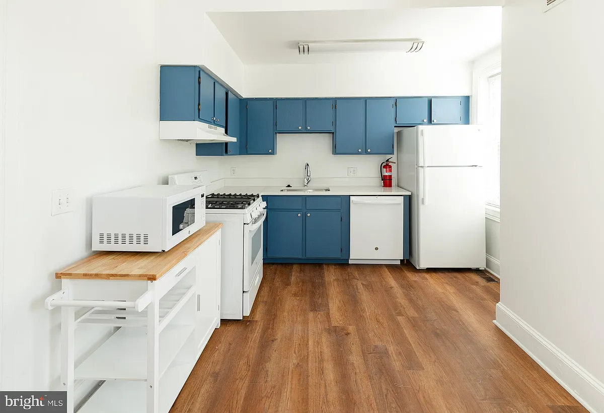 Building Photo - 1047 Hollins St #2