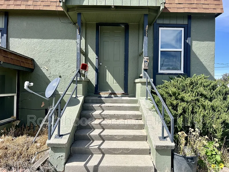 2 bed, 1.0 bath, $1,170 — Photo 3