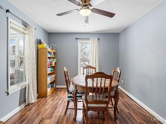 2nd image of 125 Helen St