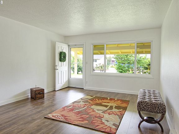 5th image of 509 N Knoxville Way