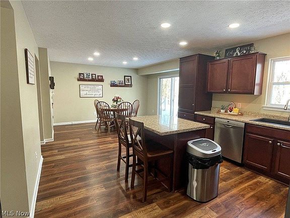 4th image of 63938 Loretta Ln