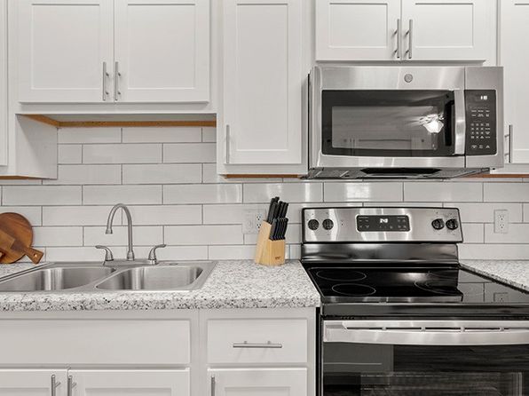 1802 W Maryland Ave APT 2002