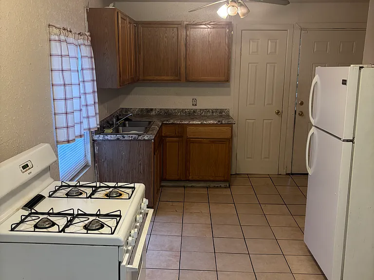 3920 Evergreen St #2 — Photo 2