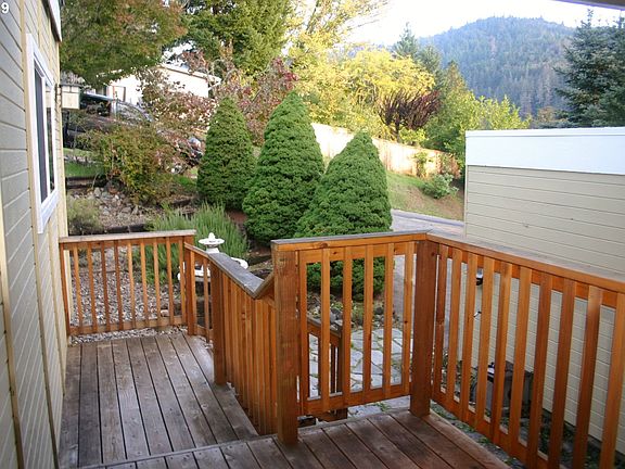 4th image of 344 N River Dr
