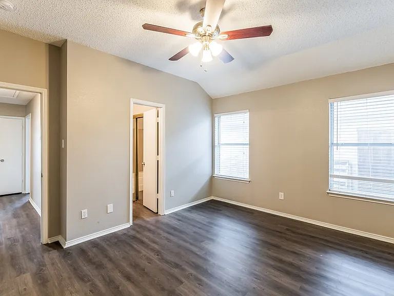 1433 Spicewood Dr — Photo 9