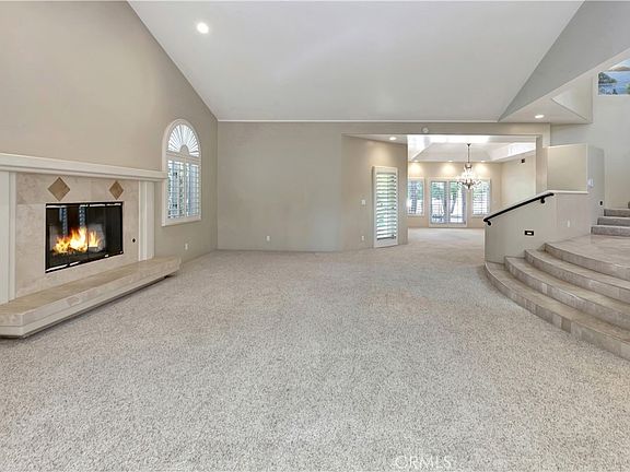 4th image of 10762 Center Dr