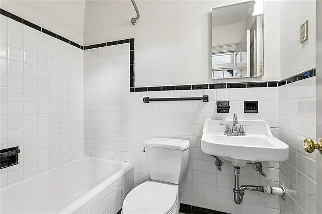 629 Royal St #A — Photo 15