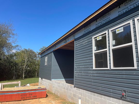 3rd image of 210 Hungerford Rd