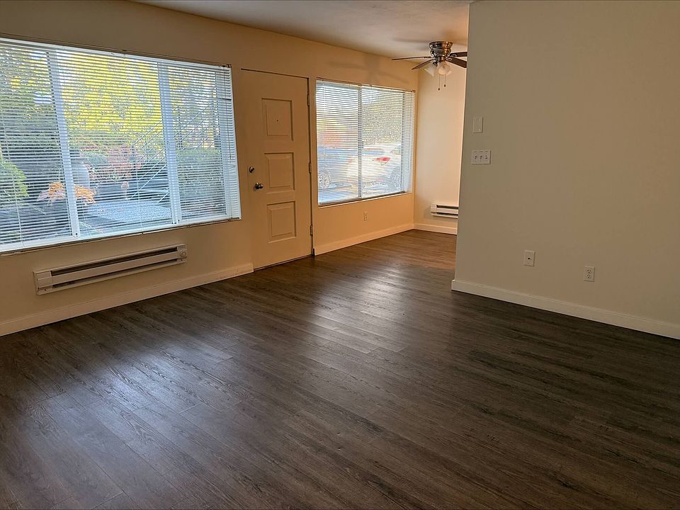 1st image of 550 Bellevue Way SE APT 3
