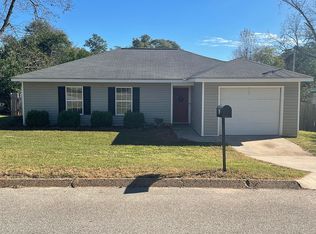 11 Edwards St, Newton, AL 36352