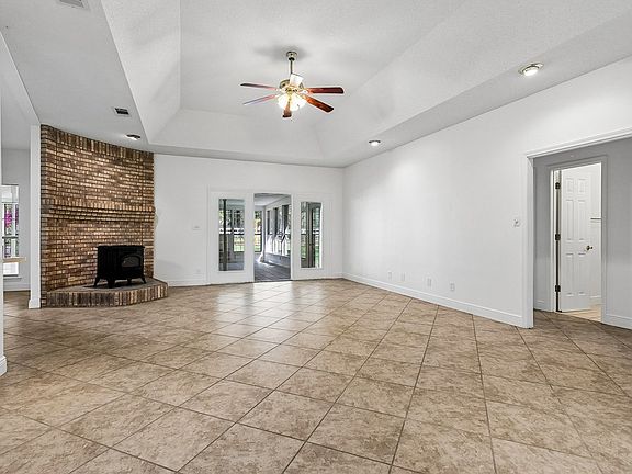 3rd image of 18 Point View Dr