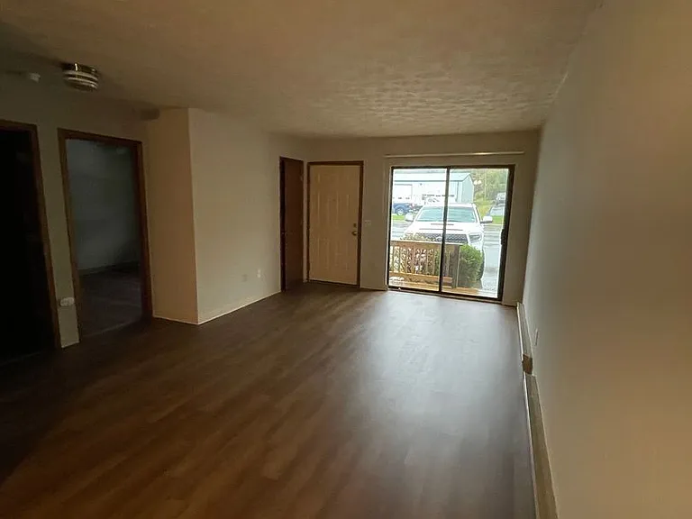 407 W Main St — Photo 5
