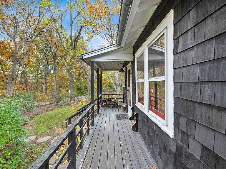 400 Diamond Ln — Photo 3