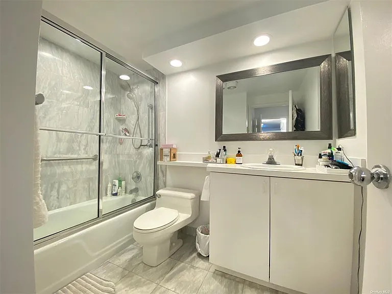 10 Canterbury Rd #2D — Photo 8