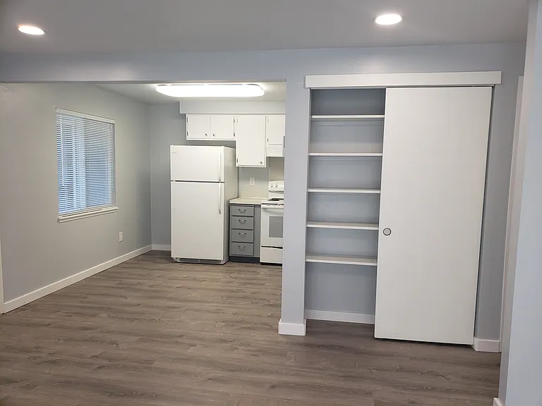 2213 Hawthorne St — Photo 4