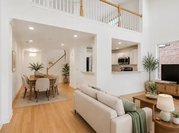 131 Abbie Ct, West New York, NJ 07093