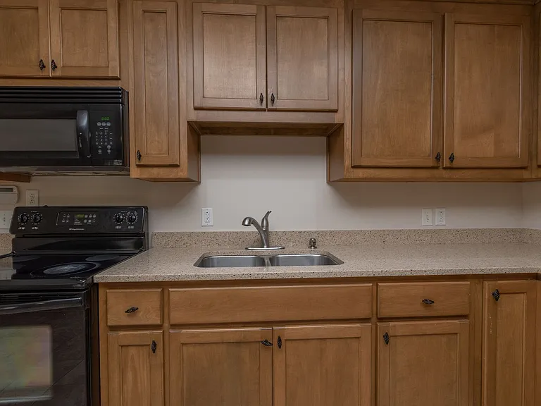 913 Walker St #102 — Photo 13