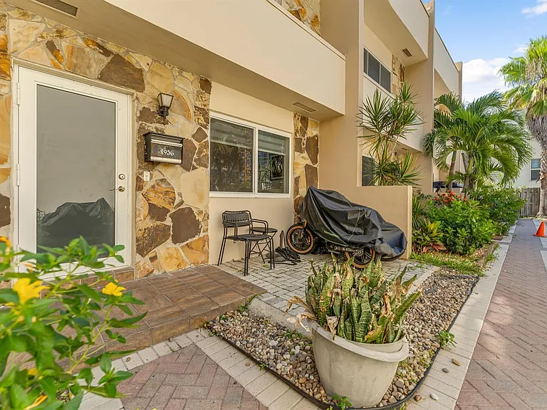 8956 Collins Ave #4 — Photo 9