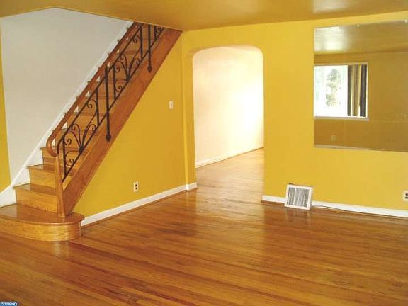 4th image of 210 E Walnut Park Dr
