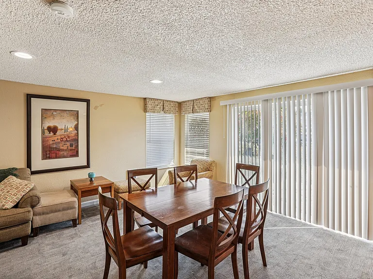 Cornell Manor Apartments — Photo 8