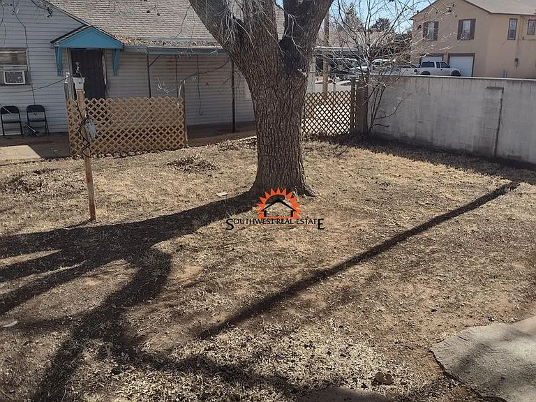 901 Sheldon St — Photo 17