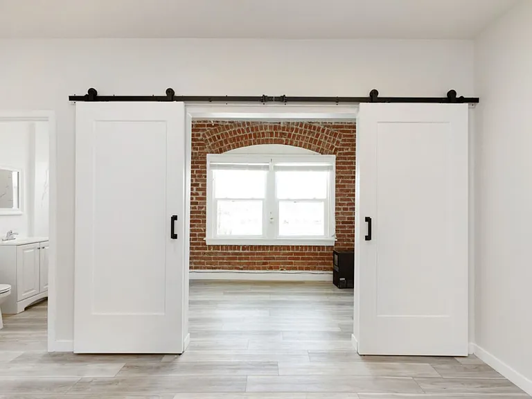 Cozy & Contemporary Studio in Koreatown — Photo 31