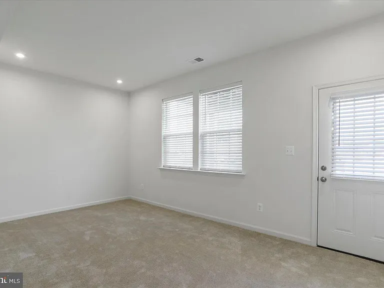 100 Stafford Pl — Photo 35