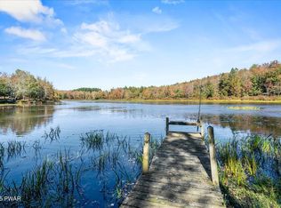 127 Wynooska Rd, Greentown, PA 18426