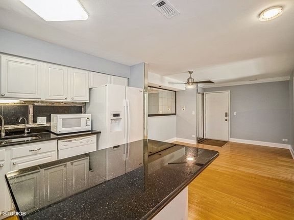 4th image of 674 Pinecrest Dr APT 103