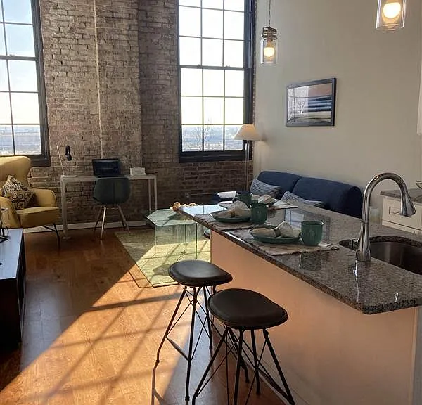 One Bedroom Apartment with Kitchen Island