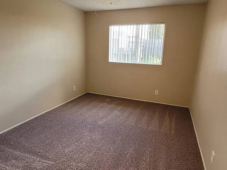 Burkhart Apartments — Photo 5