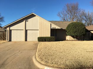 1009 NW 2nd St, Moore, OK 73160