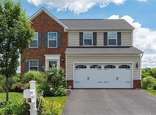 102 Beechwood Cir, Coraopolis, PA 15108