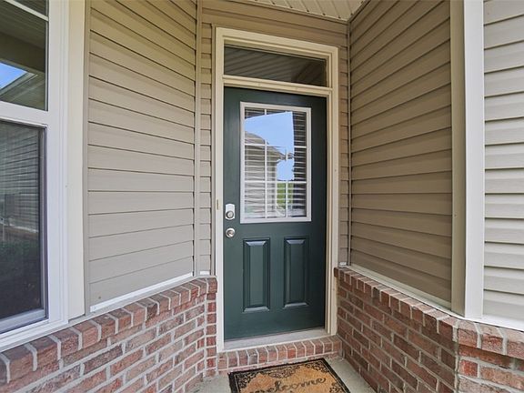 4th image of 924 Valleywatch Dr
