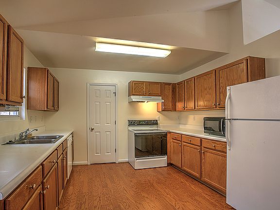 Tons of storage/countertop