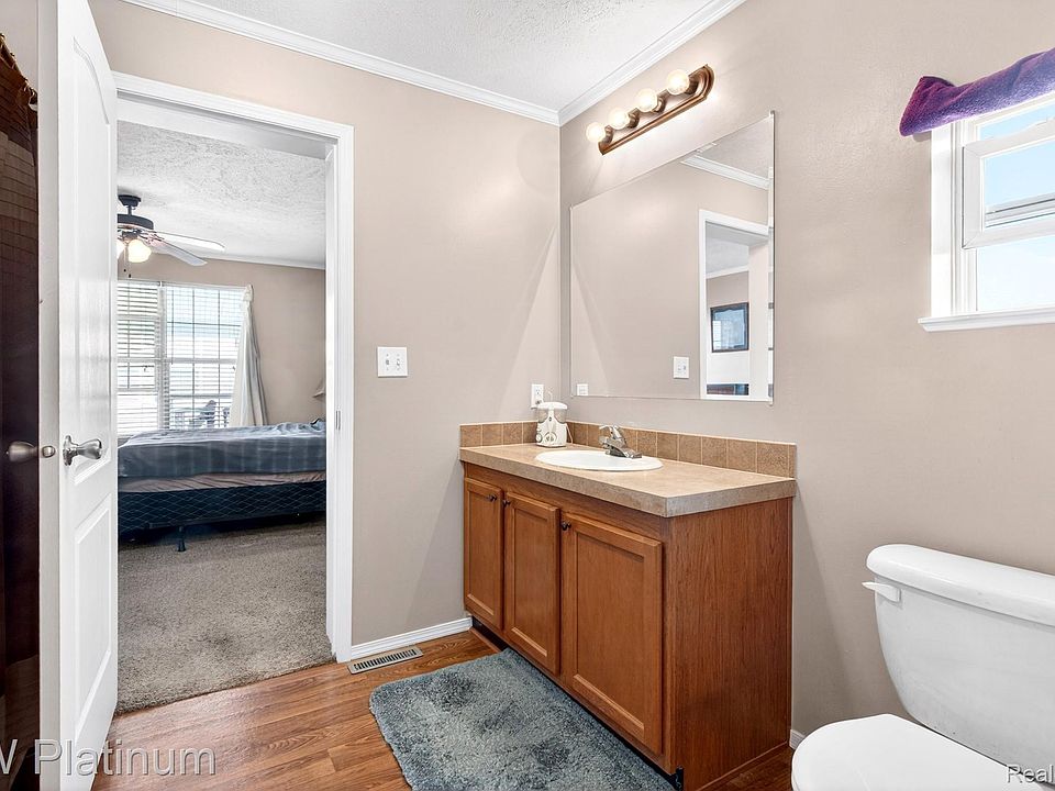 24494 Edwin Dr, photo 11