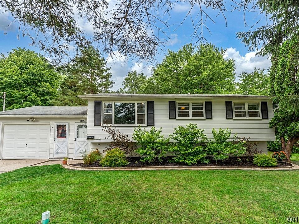 1st image of 1695 Meadow Dr