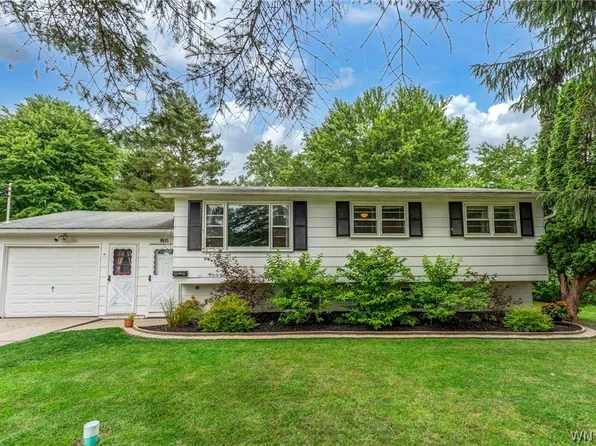 1695 Meadow Dr, Alden, NY 14004