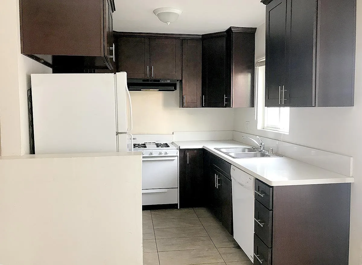 3 bed, 1000 sqft, $2,850 — Photo 4