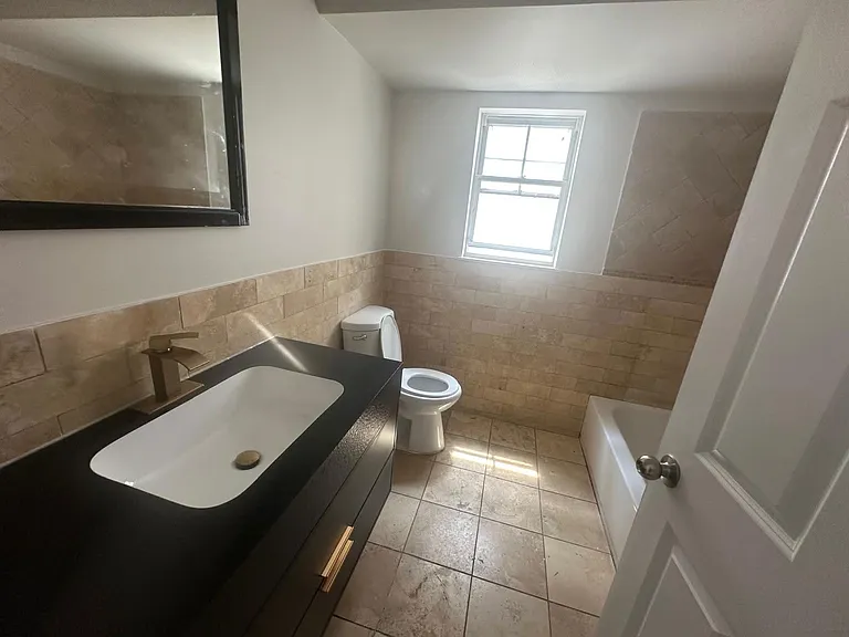 20 Wainwright St #2 — Photo 44