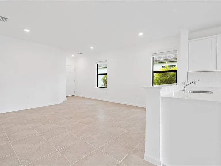6560 Silverstar Dr — Photo 6