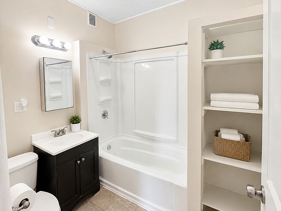 5th image of 781 Columbia Rd #3