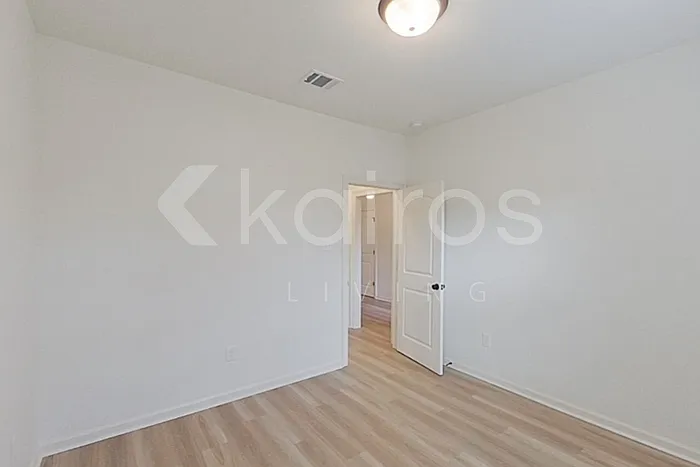 123 Salvat Dr — Photo 11